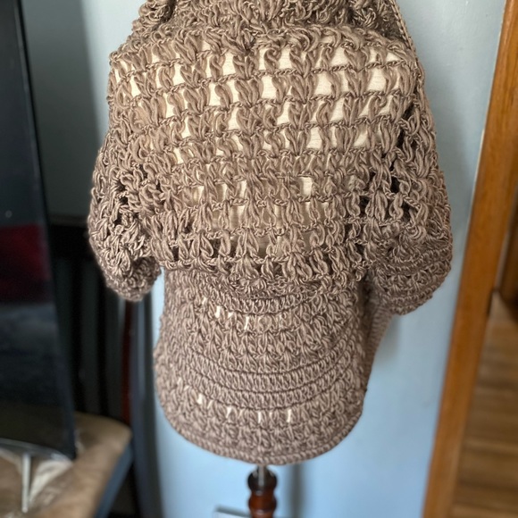 A Versatile Shrug - Picture 3 of 6